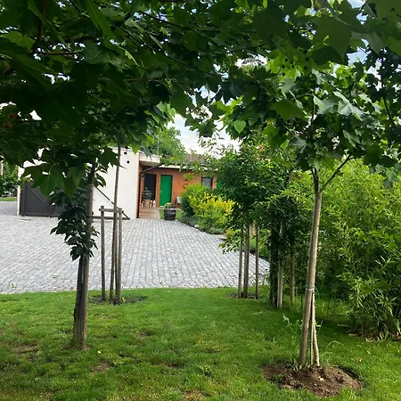 Zahrada Apartment Mutenice